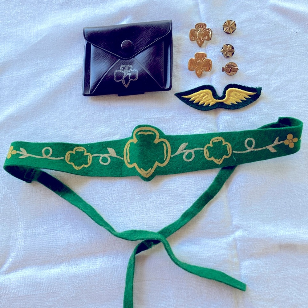 Vintage Lot of 8 Pieces  Brownie & Girl Scout Memoribilia
